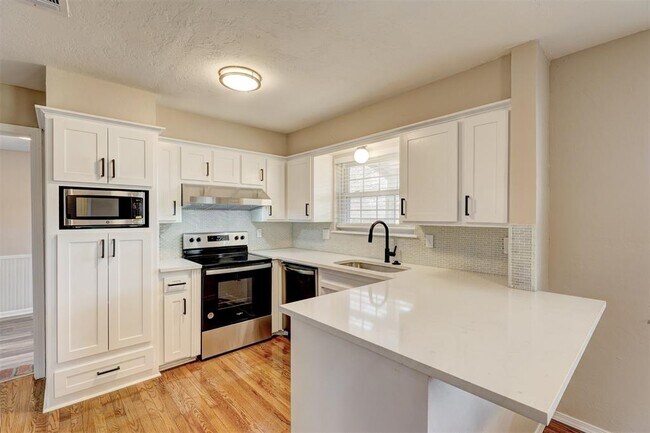 Building Photo - 206 Del Mar Dr