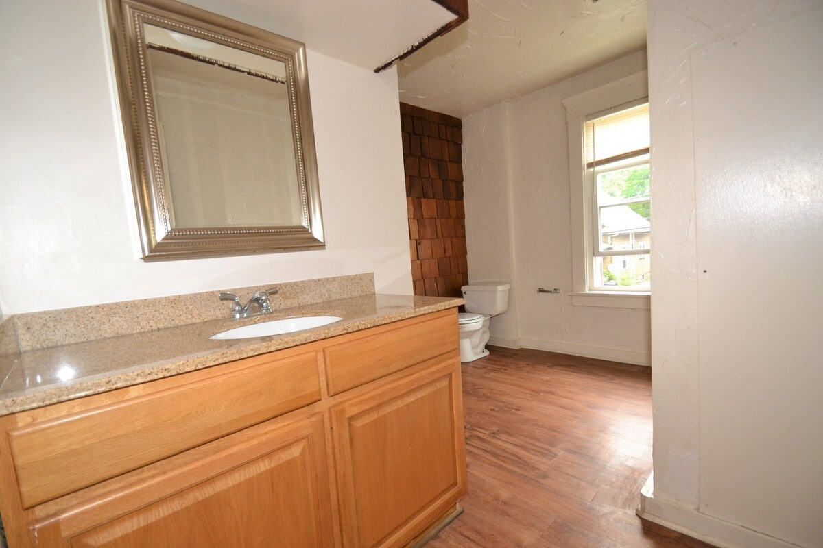 Building Photo - 406 Kling St