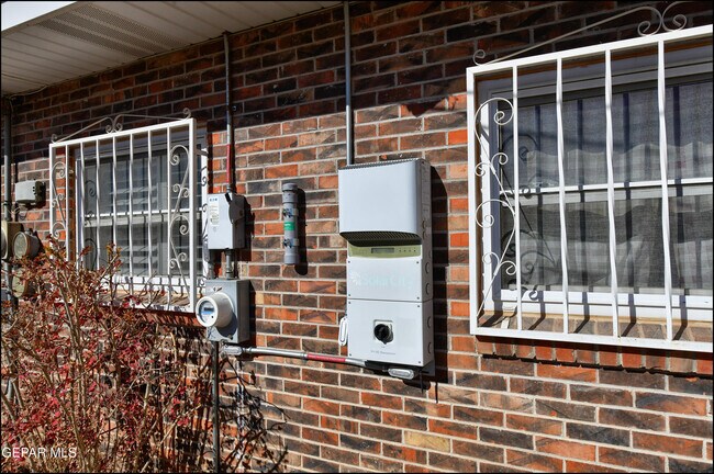 Building Photo - 5108 Paris Ave