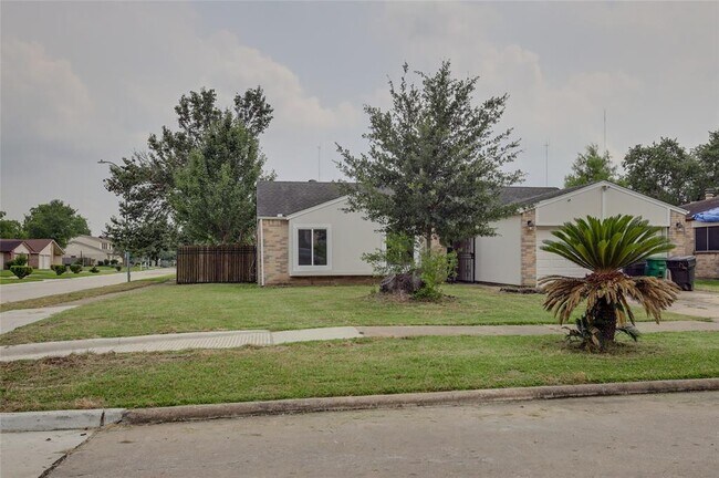 Building Photo - 15803 Pryor Dr