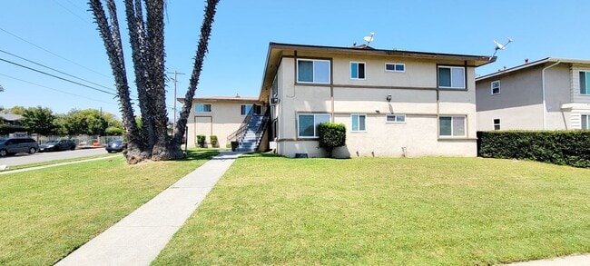 Building Photo - 1028 W F St