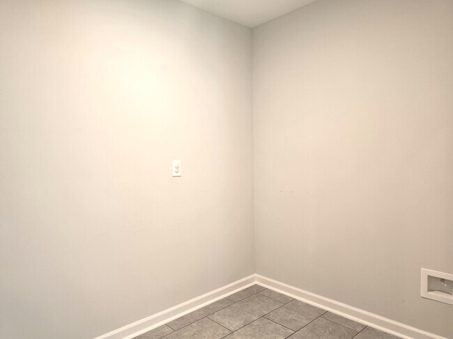 Building Photo - 337 Jardon St