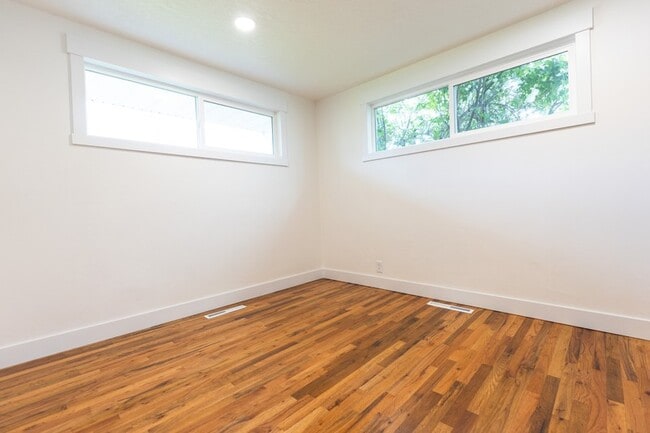 Building Photo - 1409 E 8425 S