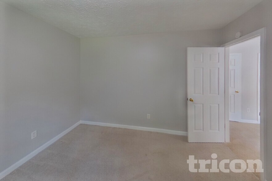 Building Photo - 806 Board Walk Ct
