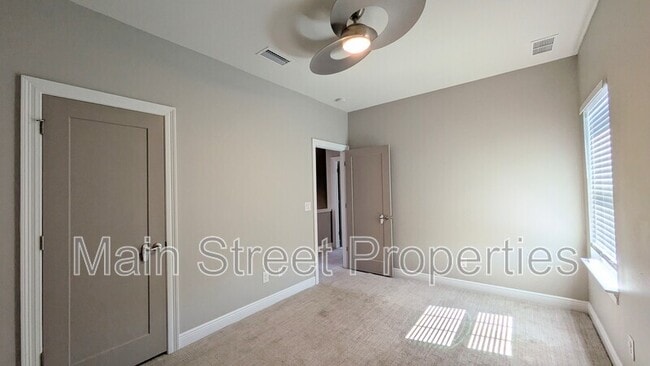 Building Photo - 121 N C St