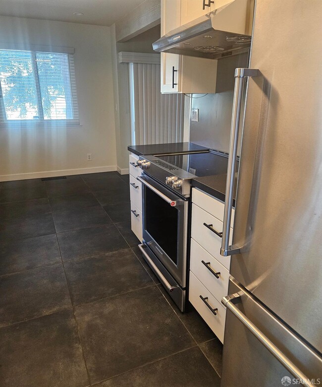 Building Photo - 8711 Mountain Blvd