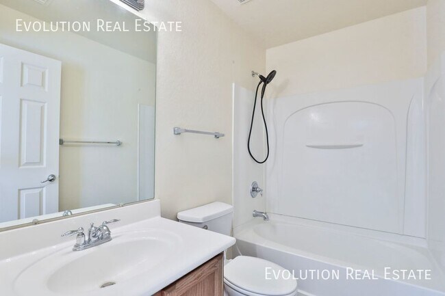 Building Photo - 1561 Maddison Cir