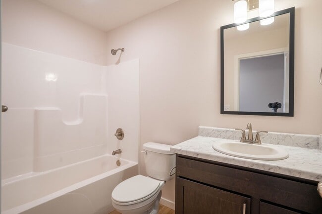 Building Photo - Beautiful newer 3 bed home with 3 car garage
