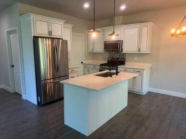 Building Photo - 6585 Beverly Hills Cir