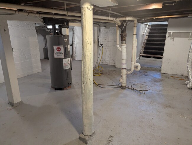 Building Photo - 2707 W 1st St