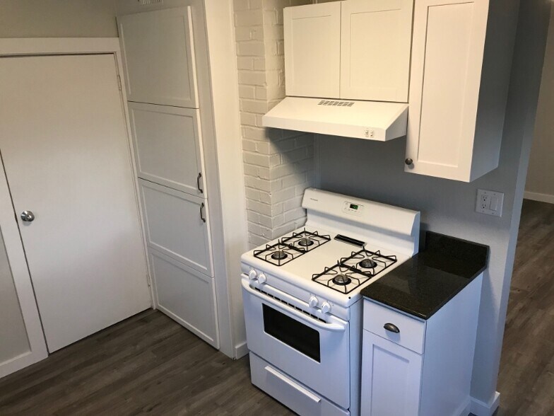 Building Photo - 1002 Naval Ave