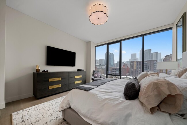 Building Photo - 366 W Superior St