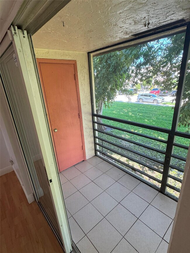 Building Photo - 851 NE 209th Terrace