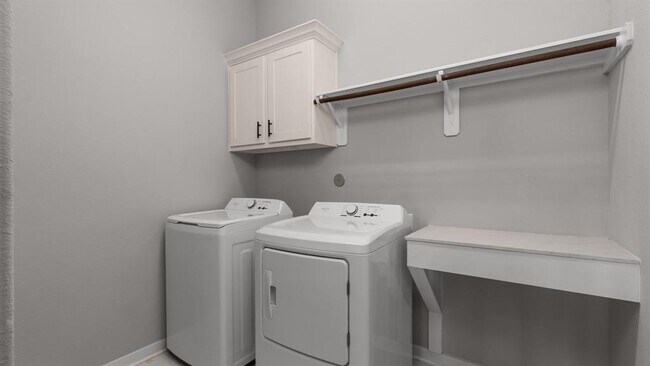 Building Photo - 595 Dayridge Dr