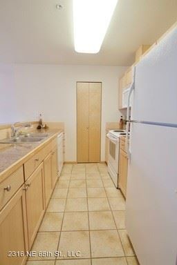 Building Photo - 2316 NE 65th St
