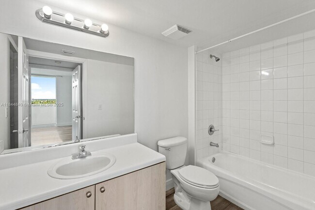 Building Photo - 3000 Coral Wy