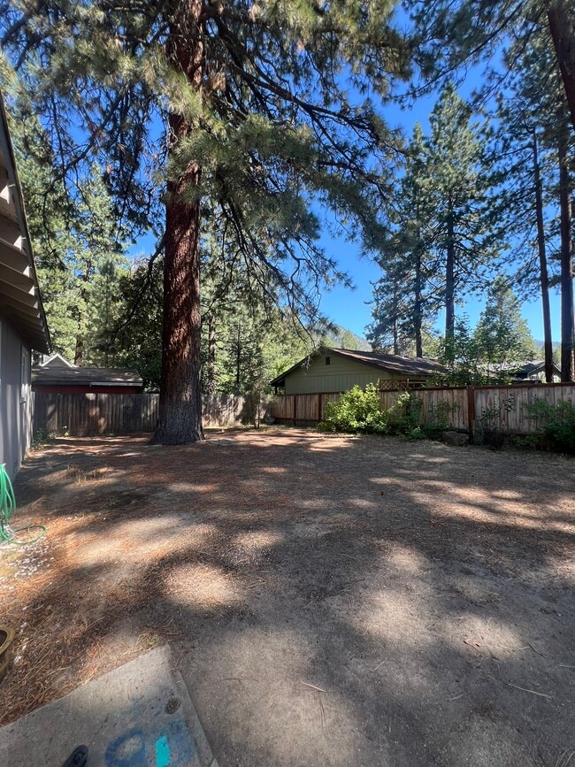 Building Photo - 3380 Janet Dr