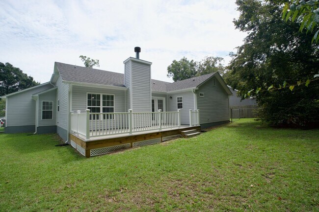 Building Photo - 210 Hayden Pl