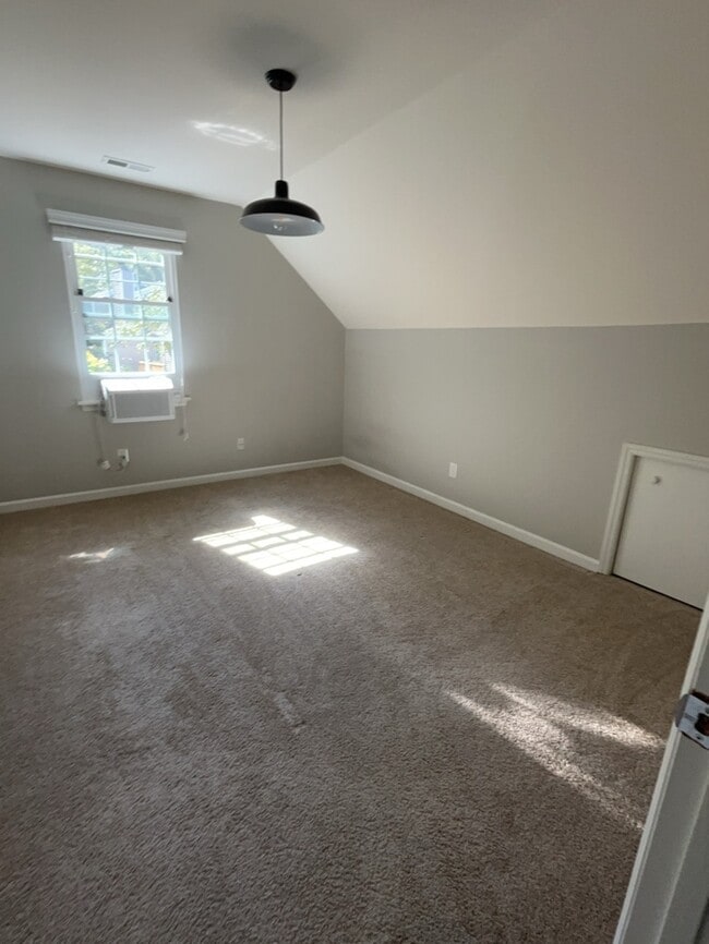 Building Photo - Charming 2-Bedroom Loft-Style Condo in a P...