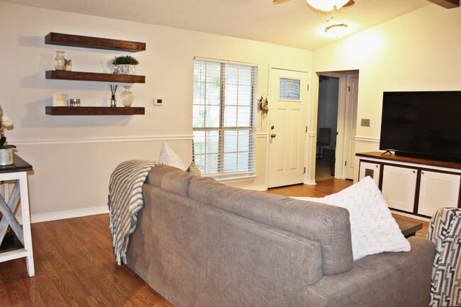 Building Photo - 159 Meadowbrook Ct