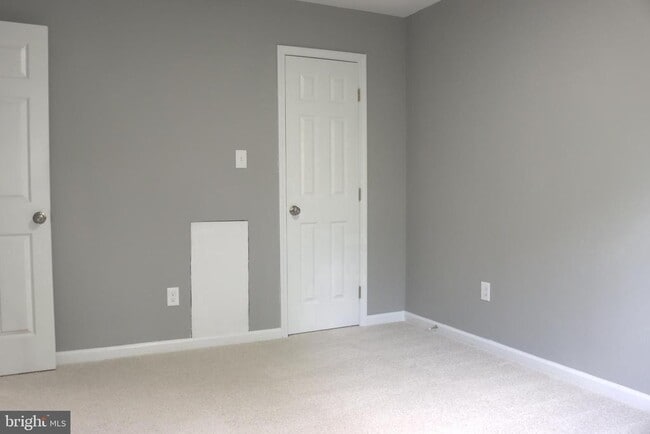 Building Photo - 1029 Kings Ct