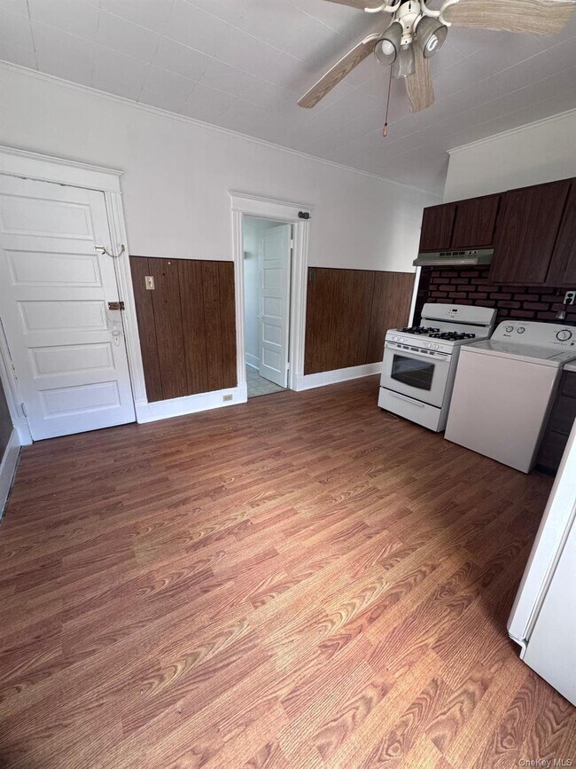 Building Photo - 106 South Ave