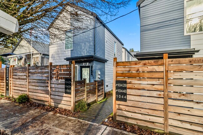 Building Photo - 1040 S Donovan St