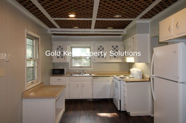 Building Photo - 4 Bedroom House Close to Ball State University. (NO SECTION 8)