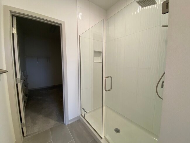 Building Photo - Beautiful Townhome for Rent