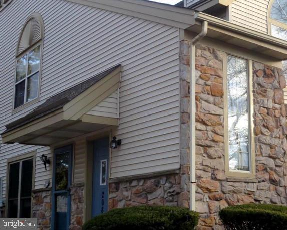 Building Photo - 208 Foxmeadow Dr