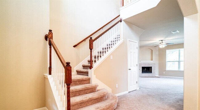 Building Photo - 2301 Giddens Dr