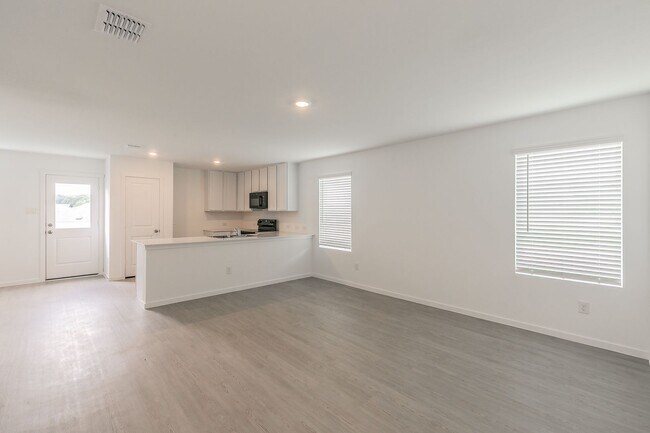 Building Photo - 3 bedroom 2 bath-brand new construction in...