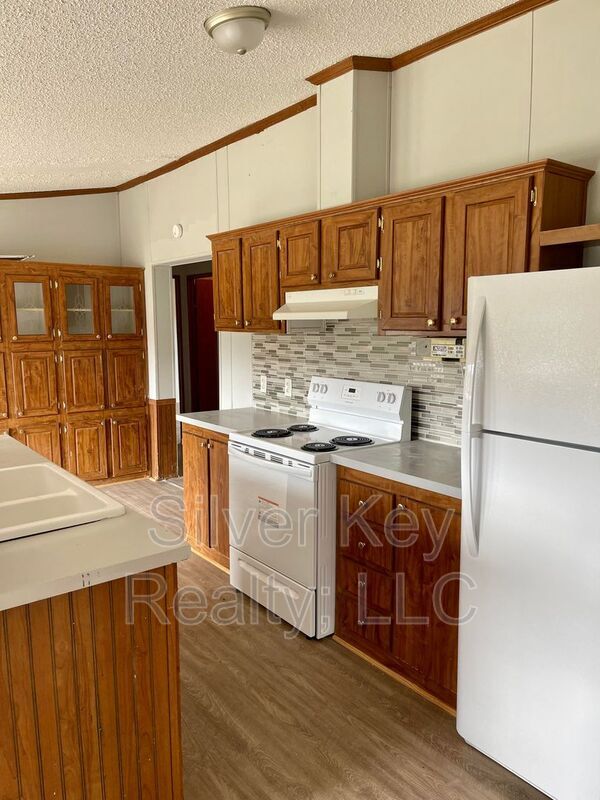 Building Photo - 137 H St