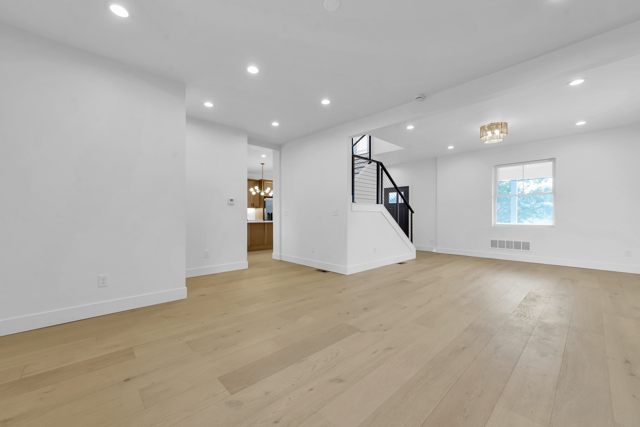 Building Photo - 376 E Markison Ave