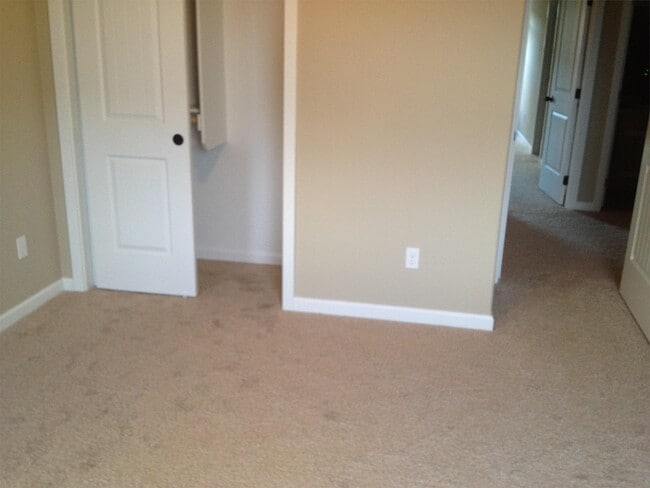 Building Photo - 425 N Vernonia Rd