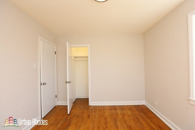 Building Photo - 7520 N Ridge Blvd