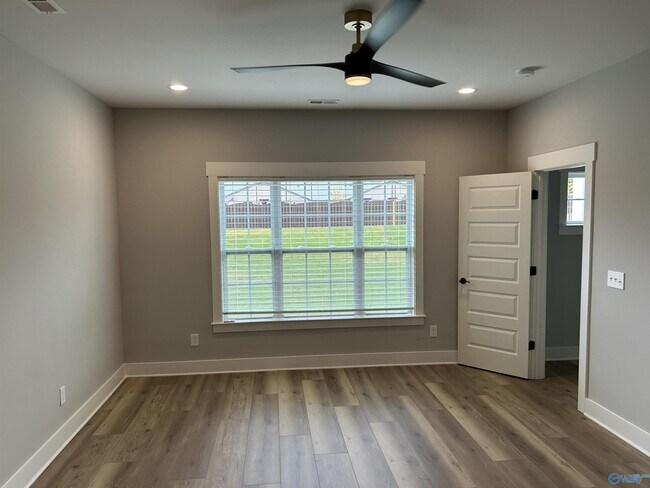 Building Photo - 6619 Camilla Dr