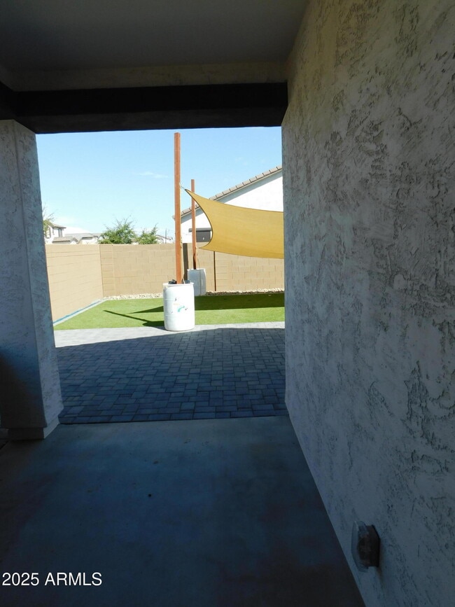 Building Photo - 42510 W Vincent Dr