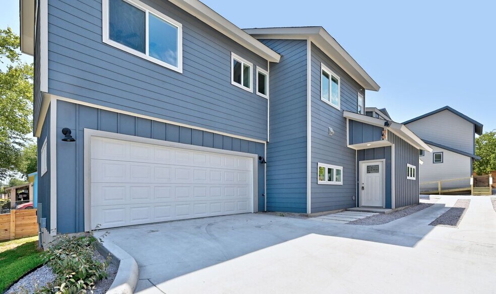 Building Photo - 7306 Carver Ave