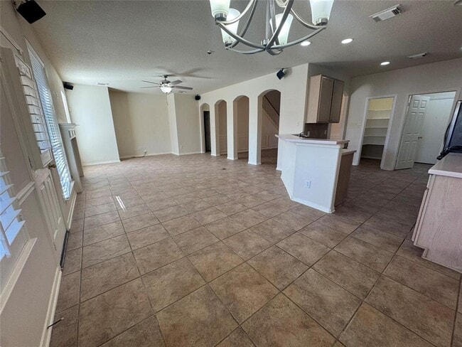 Building Photo - 19043 Country Square Dr