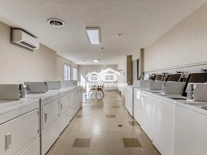 Building Photo - 1601 N Innsbruck Dr