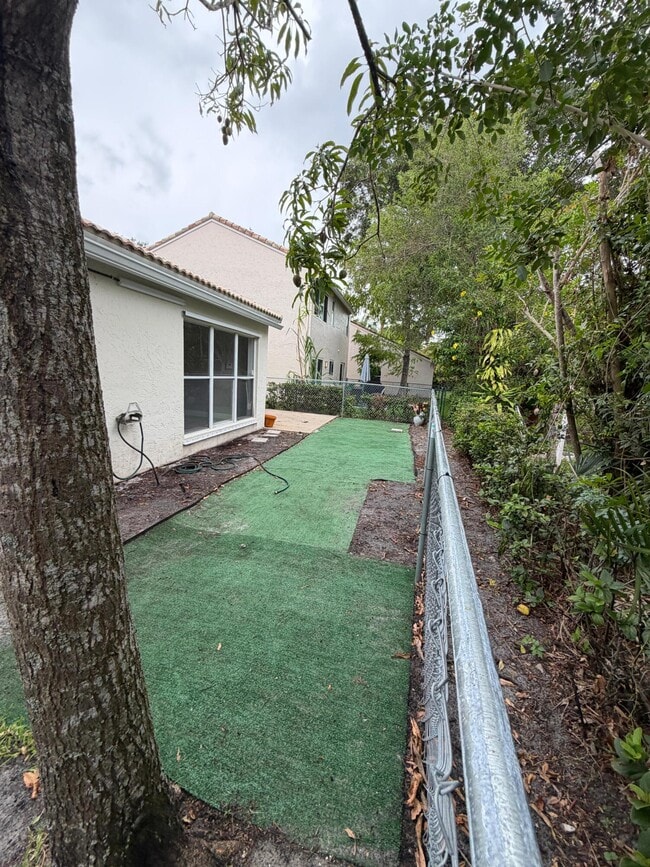 Building Photo - 7657 Sanctuary Dr