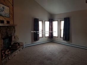 Building Photo - Lots of space in this 3 Bedroom 2.5 Bath Ridges Duplex