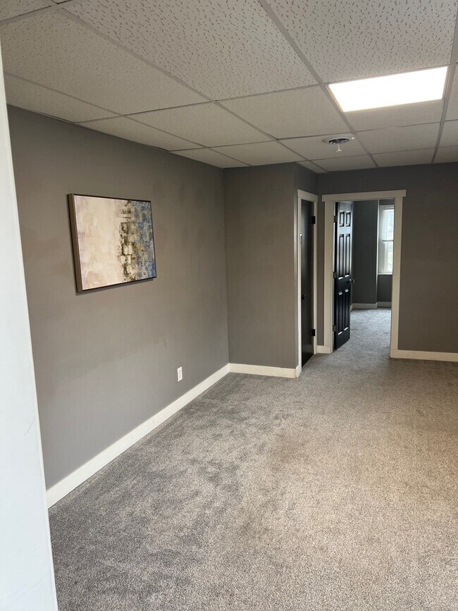 Building Photo - 590 E Division St