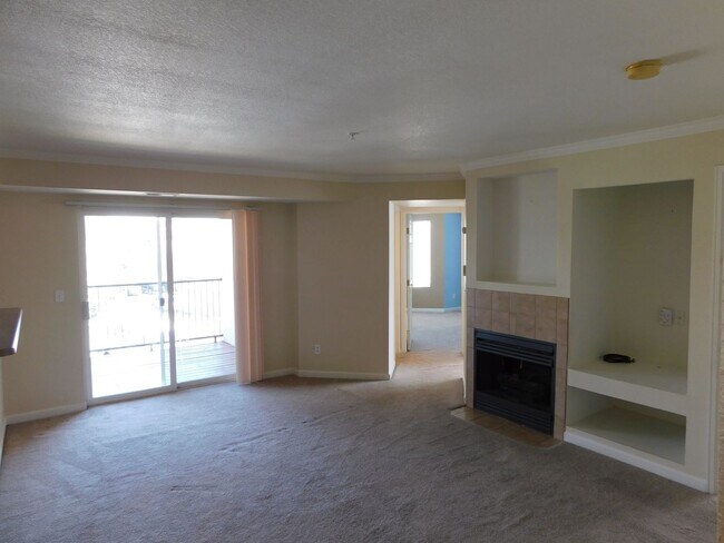 Building Photo - 3 Bed | 2 Bath | 1,264 sq ft | Littleton, CO  **Available Mid August**