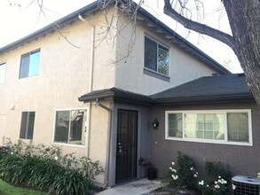 Building Photo - Beautifully remodeled 2 bed, 1 bath Condo!