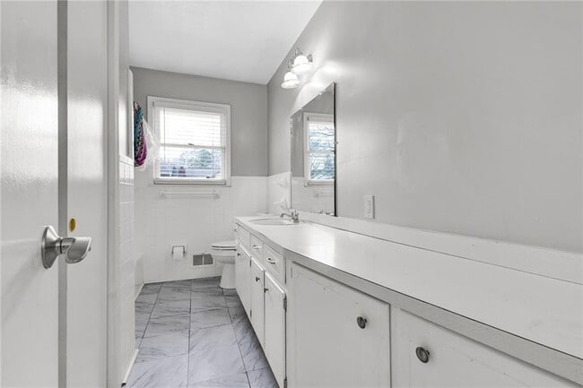 Building Photo - 3925 Chicamauga Dr