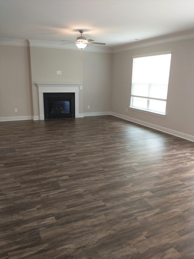 Building Photo - Available Now - Beautiful New Home in Garner!