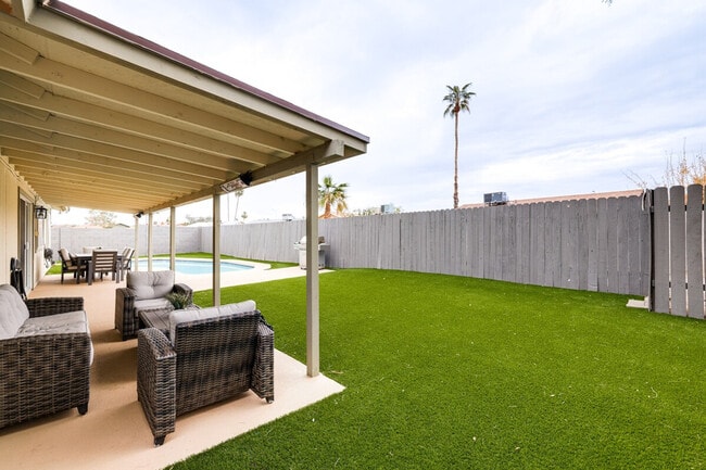 Building Photo - 903 W Harvard Dr