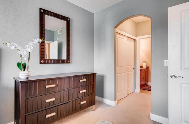 Building Photo - 9021 E Dry Creek Rd